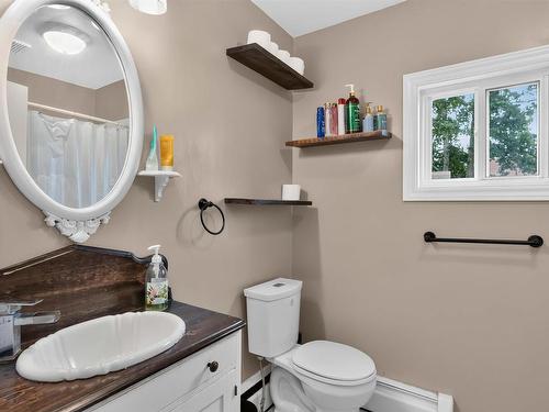 191 Oakdene Avenue, Kentville, NS - Indoor Photo Showing Bathroom