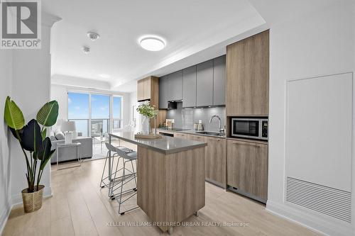 3706 - 8 Water Walk Drive, Markham, ON - Indoor Photo Showing Kitchen