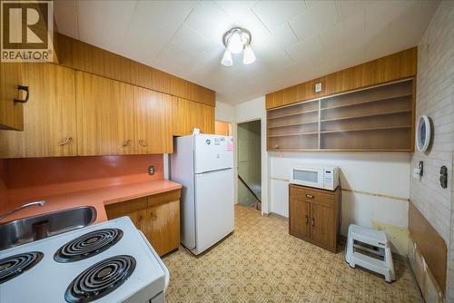 306 Sylvia Crescent, Trail, BC - Indoor Photo Showing Kitchen