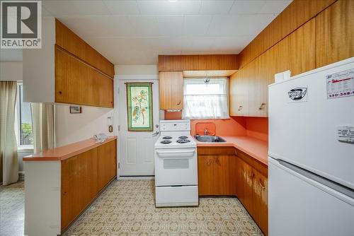 306 Sylvia Crescent, Trail, BC - Indoor Photo Showing Kitchen