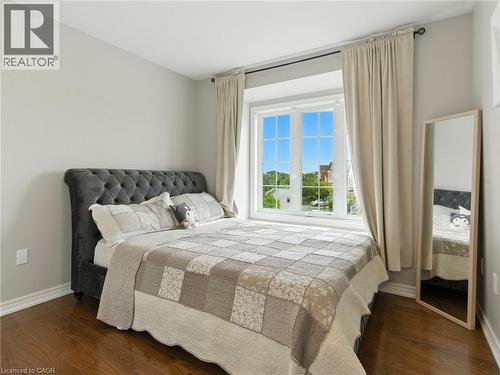 200 Giddings Crescent, Milton, ON - Indoor Photo Showing Bedroom