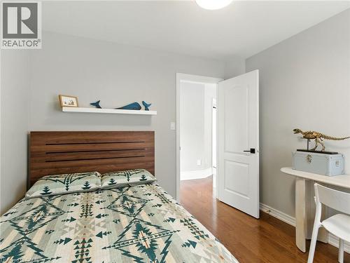 200 Giddings Crescent, Milton, ON - Indoor Photo Showing Bedroom