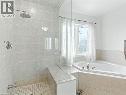 200 Giddings Crescent, Milton, ON - Indoor Photo Showing Bathroom