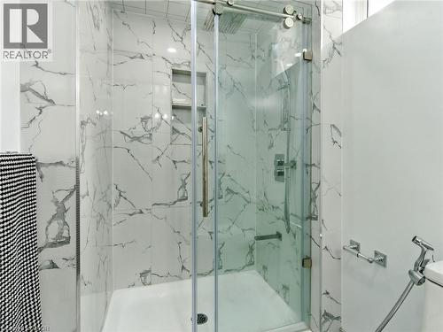 200 Giddings Crescent, Milton, ON - Indoor Photo Showing Bathroom