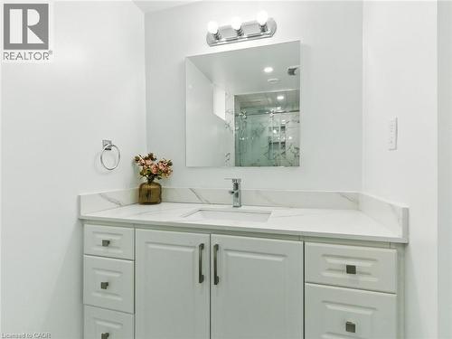 200 Giddings Crescent, Milton, ON - Indoor Photo Showing Bathroom