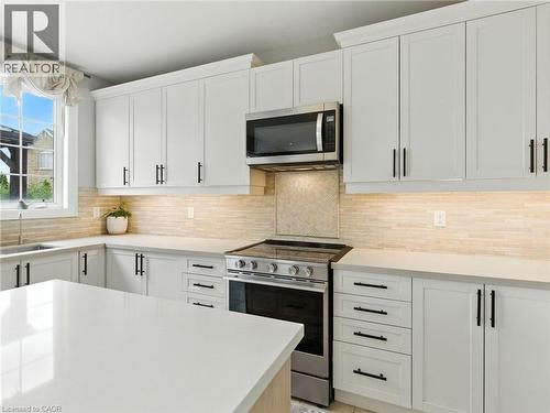 200 Giddings Crescent, Milton, ON - Indoor Photo Showing Kitchen With Upgraded Kitchen