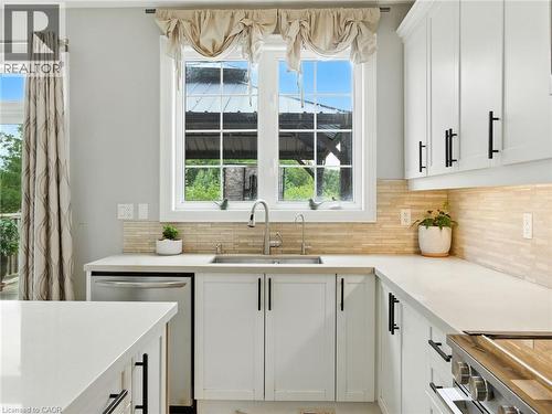200 Giddings Crescent, Milton, ON - Indoor Photo Showing Kitchen