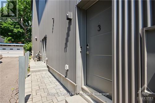 3 - 569 MCLEOD STREET , Ottawa, Ontario K1R 5R2 2