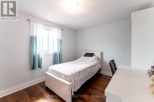3098 Driftwood Drive, Burlington, ON - Indoor Photo Showing Bedroom