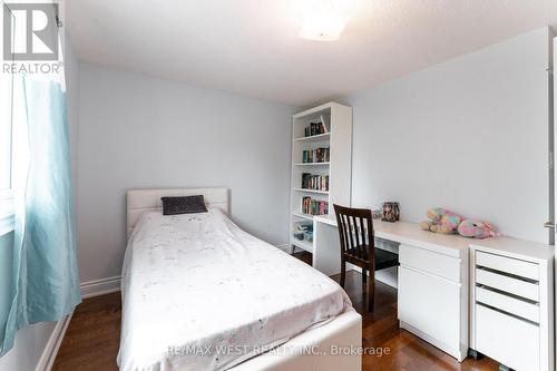 3098 Driftwood Drive, Burlington, ON - Indoor Photo Showing Bedroom
