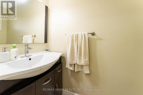 3098 Driftwood Drive, Burlington, ON - Indoor Photo Showing Bathroom