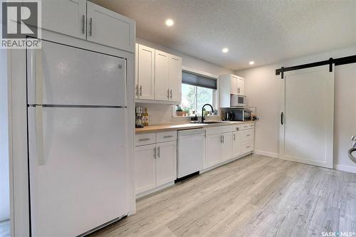 34 Elmwood Place, Regina, SK - Indoor Photo Showing Kitchen