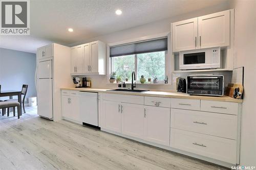 34 Elmwood Place, Regina, SK - Indoor Photo Showing Kitchen