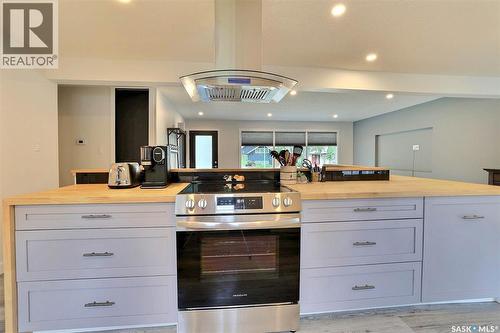 34 Elmwood Place, Regina, SK - Indoor Photo Showing Kitchen