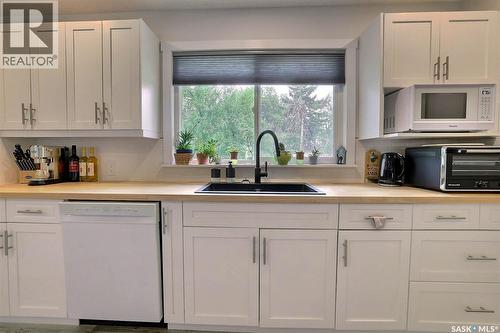 34 Elmwood Place, Regina, SK - Indoor Photo Showing Kitchen