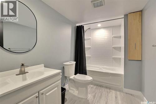 34 Elmwood Place, Regina, SK - Indoor Photo Showing Bathroom