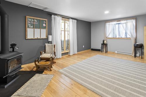 711 Ibbitson Street, Creston, BC - Indoor With Fireplace