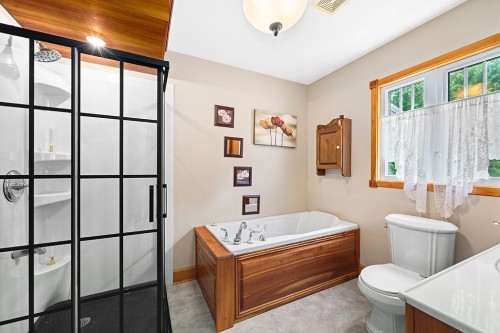 Bathroom - 41 Ch. Maccreadie, Otter Lake, QC - Indoor Photo Showing Bathroom