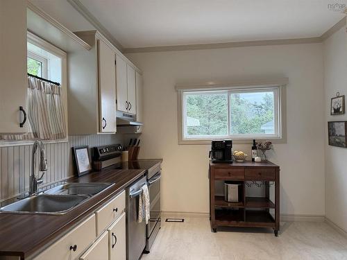 228 Cottage Street, New Glasgow, NS - Indoor Photo Showing Kitchen With Double Sink