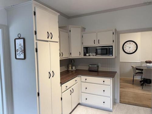228 Cottage Street, New Glasgow, NS - Indoor Photo Showing Kitchen