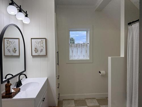 228 Cottage Street, New Glasgow, NS - Indoor Photo Showing Bathroom