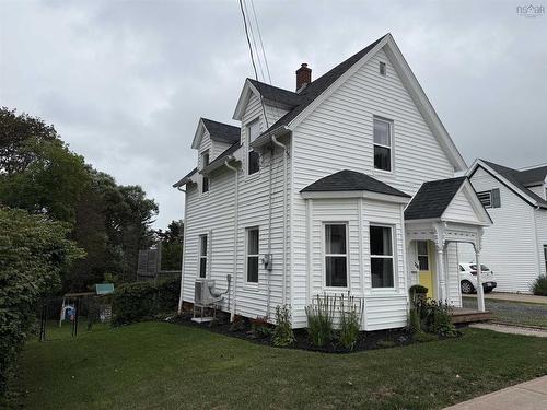 228 Cottage Street  New Glasgow, NS B2H 4E7