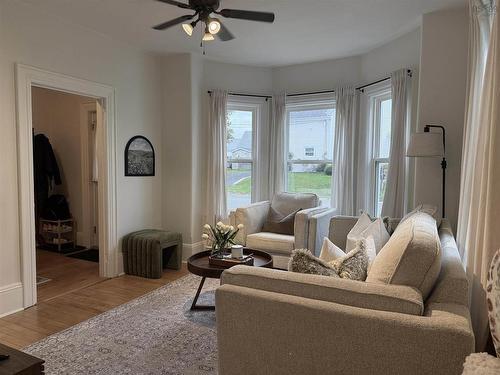 228 Cottage Street, New Glasgow, NS - Indoor Photo Showing Living Room
