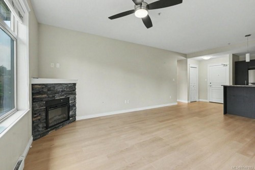 #307-2117 Meredith Rd, Nanaimo, BC - Indoor With Fireplace