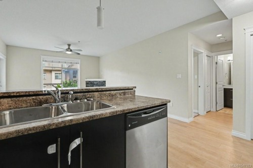 #307-2117 Meredith Rd, Nanaimo, BC - Indoor Photo Showing Kitchen With Double Sink