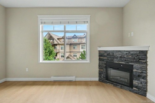 #307-2117 Meredith Rd, Nanaimo, BC - Indoor Photo Showing Living Room With Fireplace
