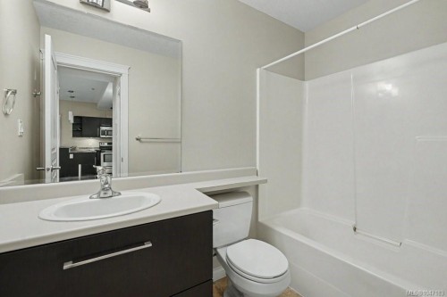 #307-2117 Meredith Rd, Nanaimo, BC - Indoor Photo Showing Bathroom