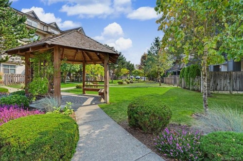 #307-2117 Meredith Rd, Nanaimo, BC - Outdoor With Backyard