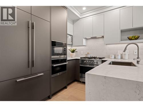 4 1491 Devonshire Crescent, Vancouver, BC - Indoor Photo Showing Kitchen With Upgraded Kitchen