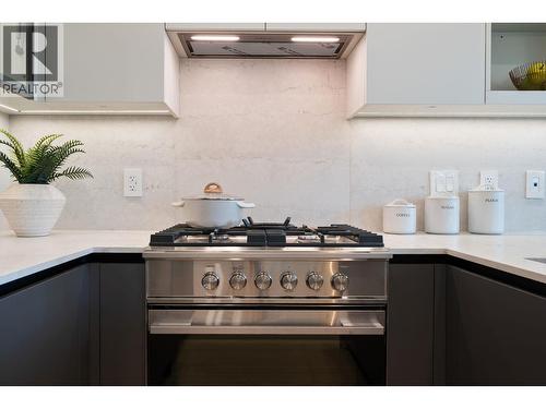 4 1491 Devonshire Crescent, Vancouver, BC - Indoor Photo Showing Kitchen