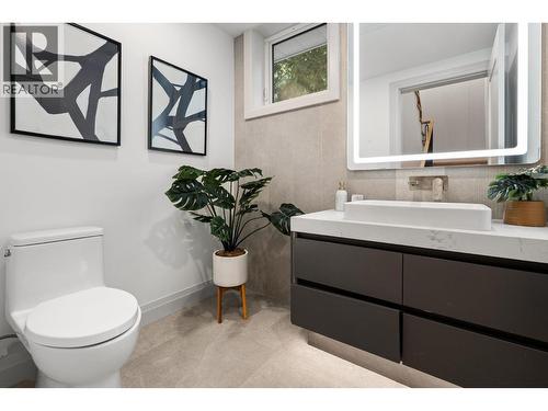4 1491 Devonshire Crescent, Vancouver, BC - Indoor Photo Showing Bathroom