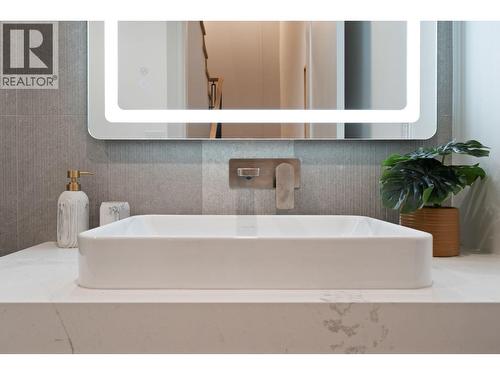 4 1491 Devonshire Crescent, Vancouver, BC - Indoor Photo Showing Bathroom