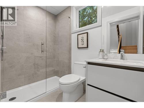 4 1491 Devonshire Crescent, Vancouver, BC - Indoor Photo Showing Bathroom