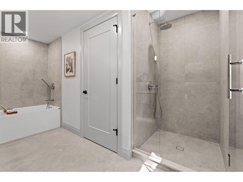 4 1491 Devonshire Crescent, Vancouver, BC - Indoor Photo Showing Bathroom