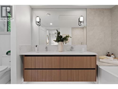 4 1491 Devonshire Crescent, Vancouver, BC - Indoor Photo Showing Bathroom