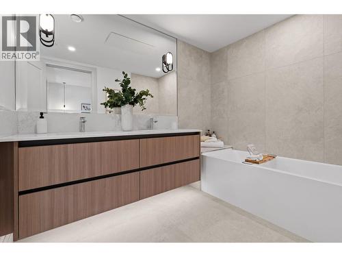 4 1491 Devonshire Crescent, Vancouver, BC - Indoor Photo Showing Bathroom