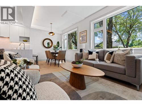 4 1491 Devonshire Crescent, Vancouver, BC - Indoor Photo Showing Living Room