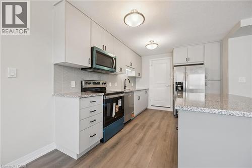 525 Erinbrook Drive Unit# B046, Kitchener, ON - Indoor Photo Showing Kitchen With Upgraded Kitchen