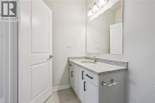 525 Erinbrook Drive Unit# B046, Kitchener, ON - Indoor Photo Showing Bathroom
