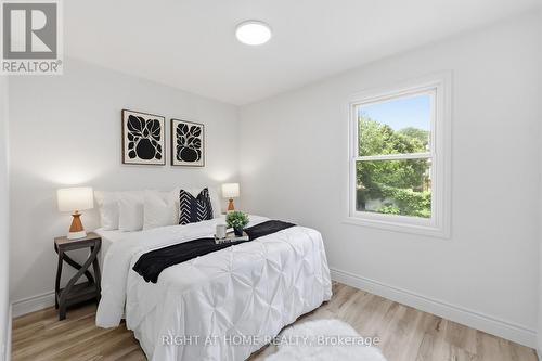 156 E 36Th Street, Hamilton, ON - Indoor Photo Showing Bedroom