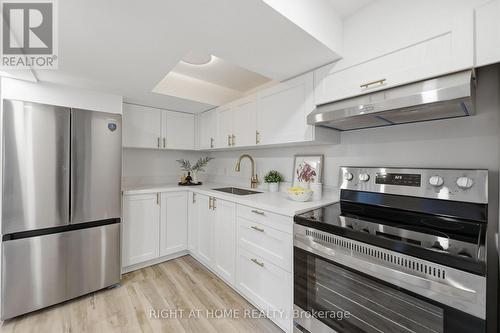 156 E 36Th Street, Hamilton, ON - Indoor Photo Showing Kitchen