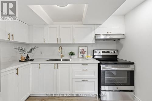 156 E 36Th Street, Hamilton, ON - Indoor Photo Showing Kitchen