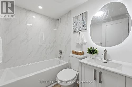 156 E 36Th Street, Hamilton, ON - Indoor Photo Showing Bathroom