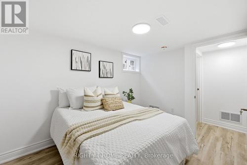 156 E 36Th Street, Hamilton, ON - Indoor Photo Showing Bedroom