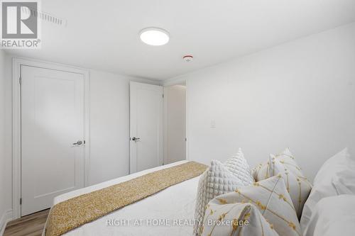 156 E 36Th Street, Hamilton, ON - Indoor Photo Showing Bedroom
