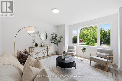 156 E 36Th Street, Hamilton, ON - Indoor Photo Showing Living Room